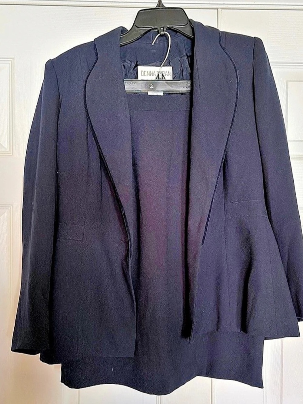 Donna Toran Women's Blue Suit Set size 10P Like New